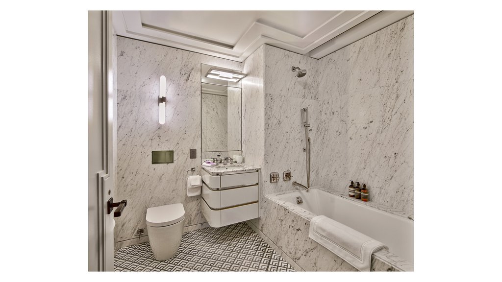 303 Park Avenue, Unit 2202 photo 4