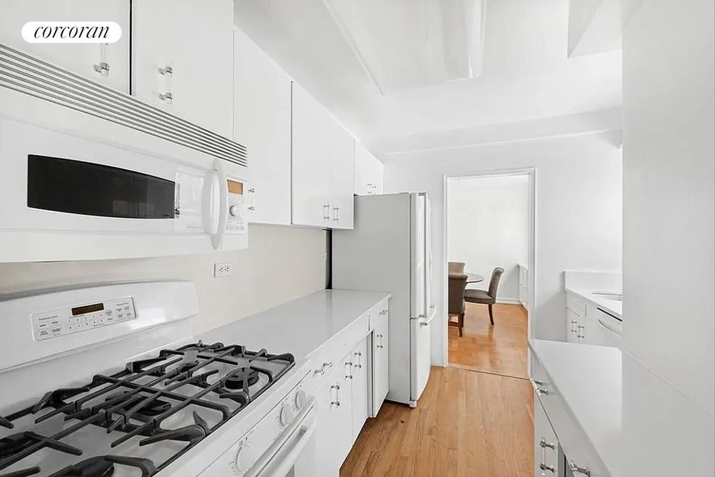 40 East 78th Street, Unit 10B photo 4