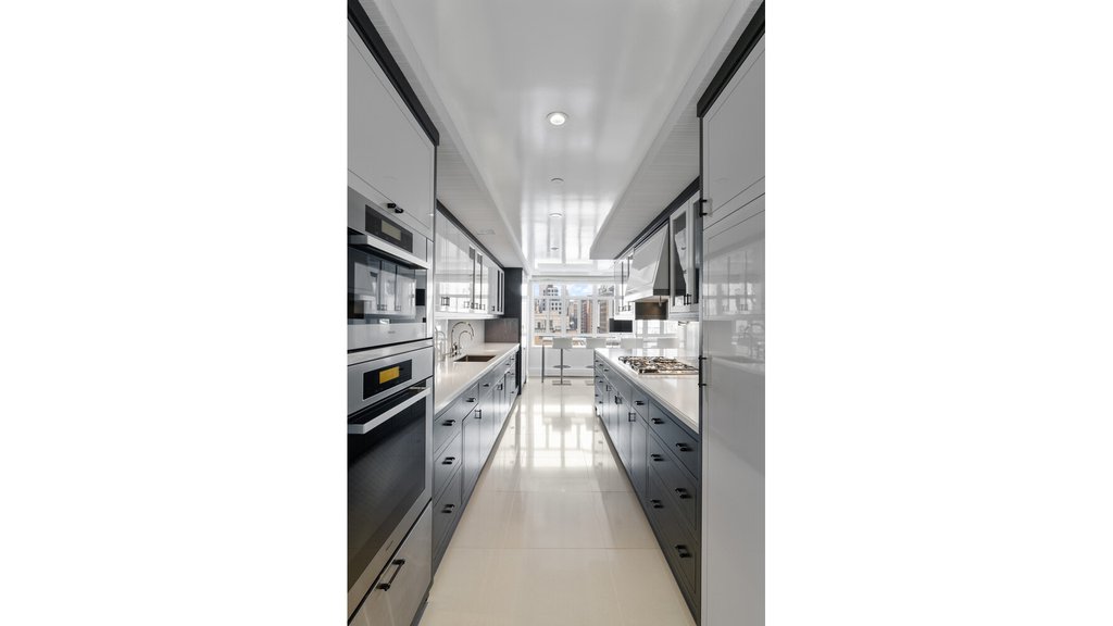 21 East 61st Street, Unit 8F photo 8