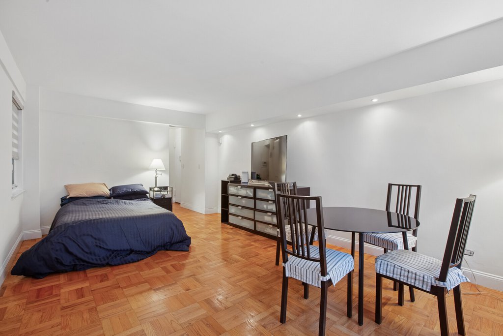 321 East 45th Street, Unit 11H