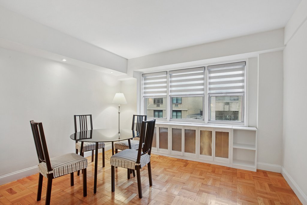 321 East 45th Street, Unit 11H photo 3