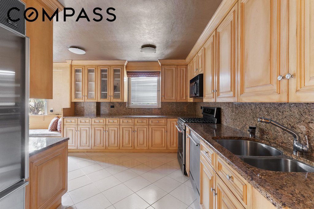 360 East 72nd Street, Unit C1801 photo 6