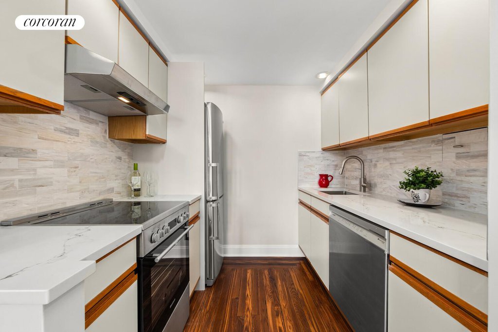 5 Tudor City Place, Unit 538 photo 3