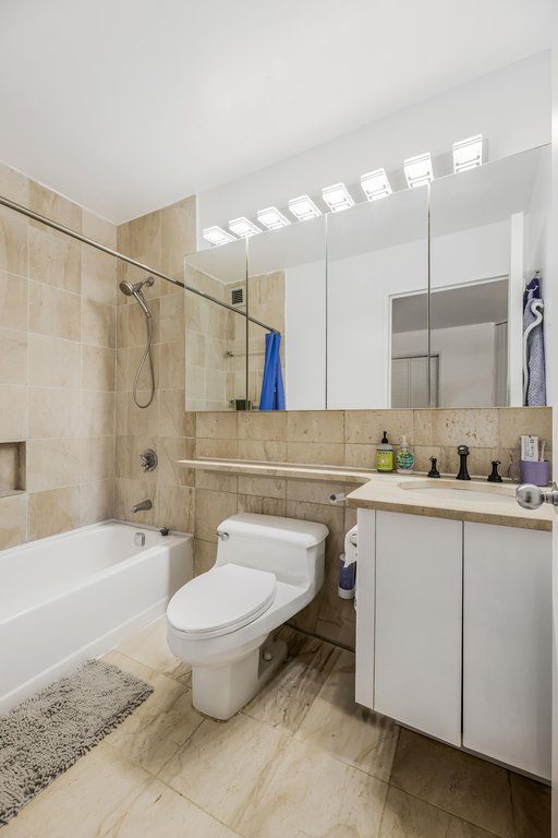 415 East 37th Street, Unit 23D photo 4
