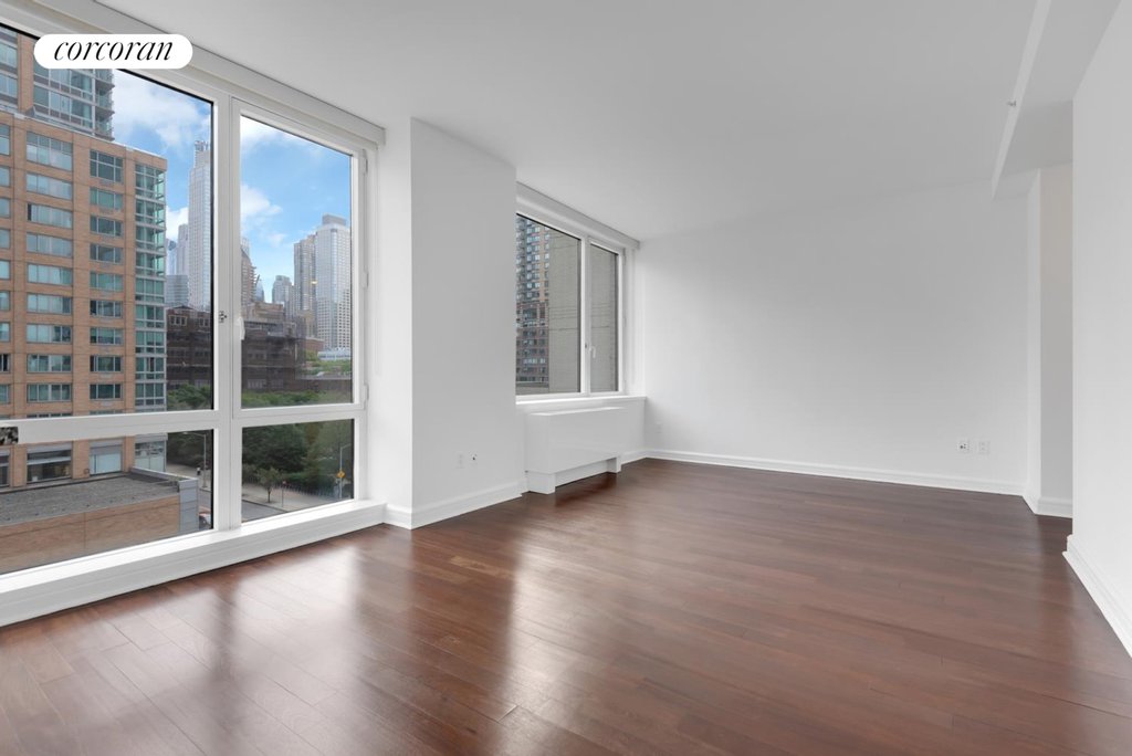 100 Riverside Boulevard, Unit 7U photo 2