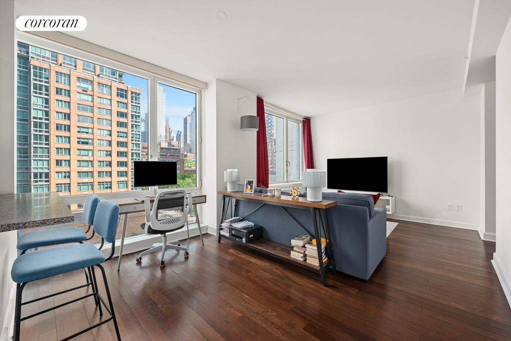 100 Riverside Boulevard, Unit 7U photo 3