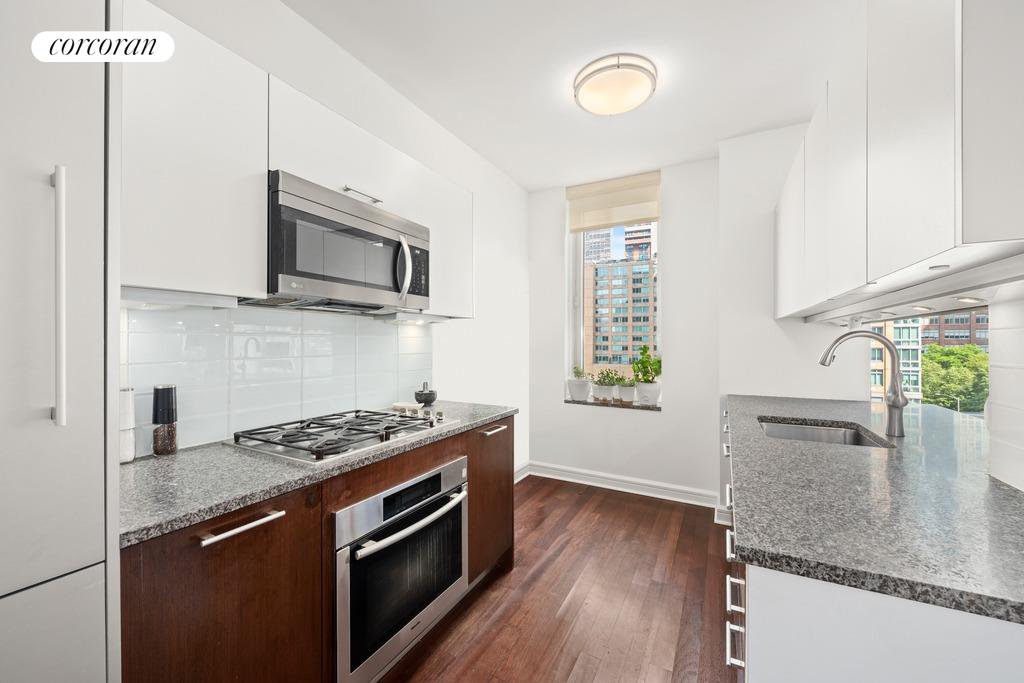 100 Riverside Boulevard, Unit 7U photo 4