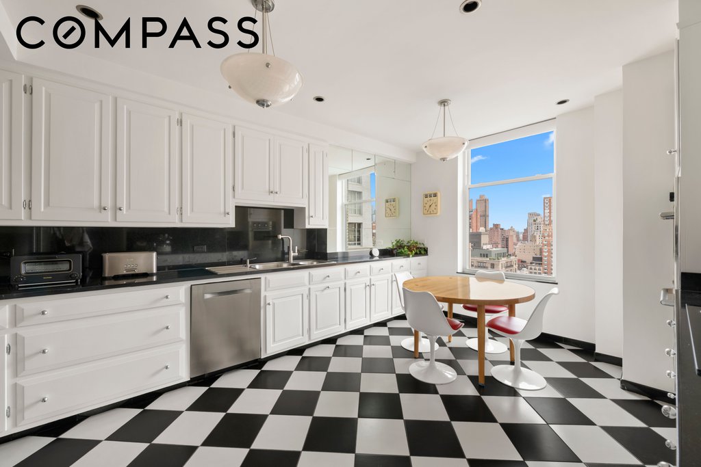 911 Park Avenue, Unit 14C photo 8