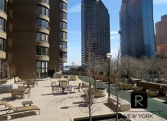 330 East 38th Street, Unit 12O photo 11