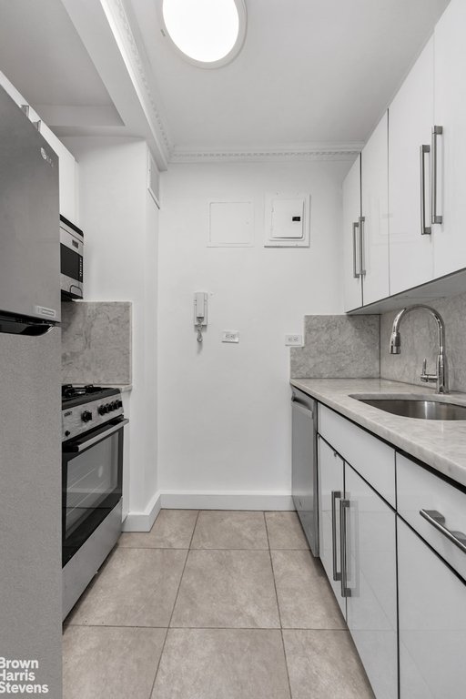 750 Park Avenue, Unit 3B photo 6