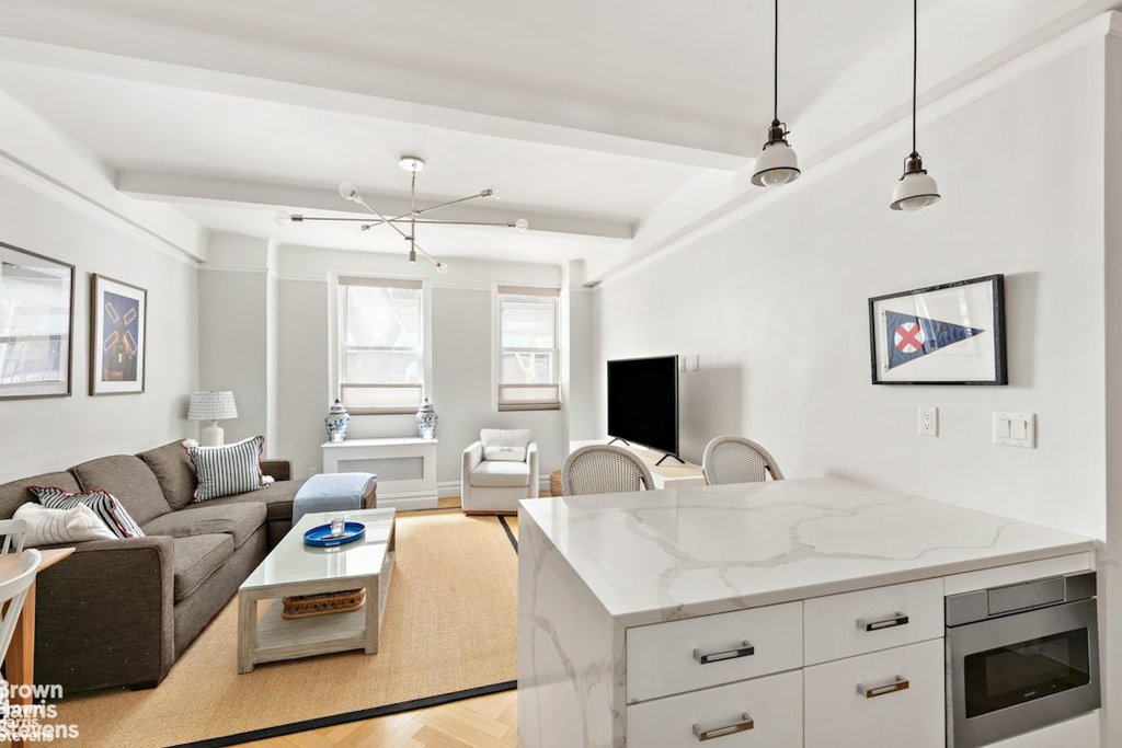 305 West 86th Street, Unit 1A