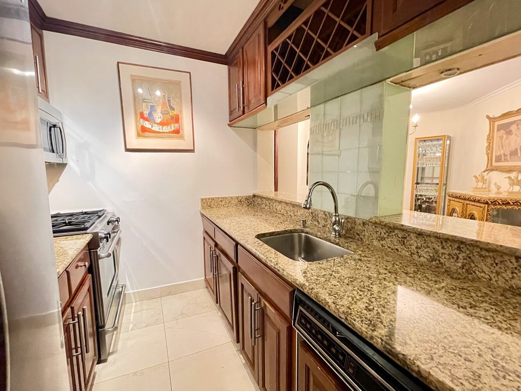 330 East 38th Street, Unit 5K photo 7