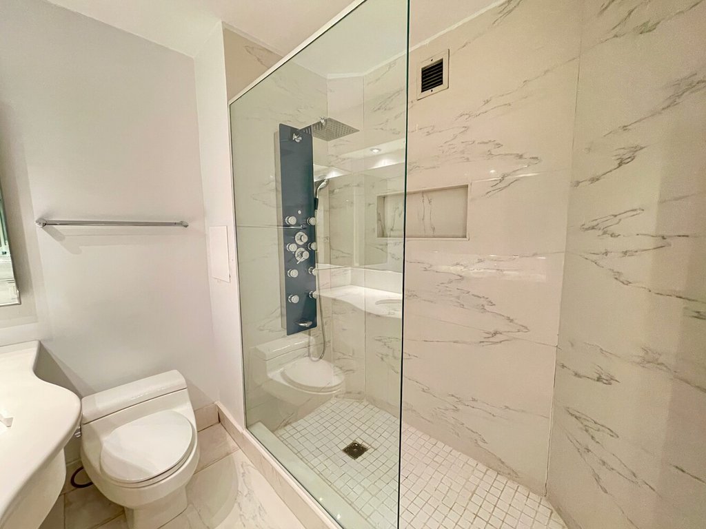 330 East 38th Street, Unit 5K photo 10