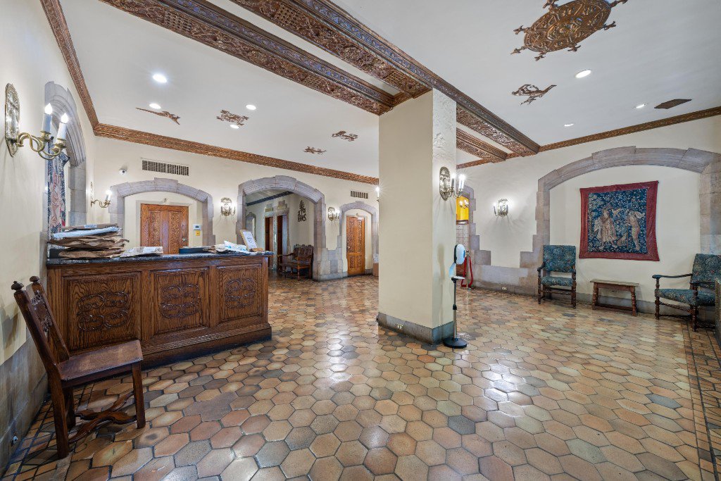 25 Tudor City Place, Unit 1810 photo 10