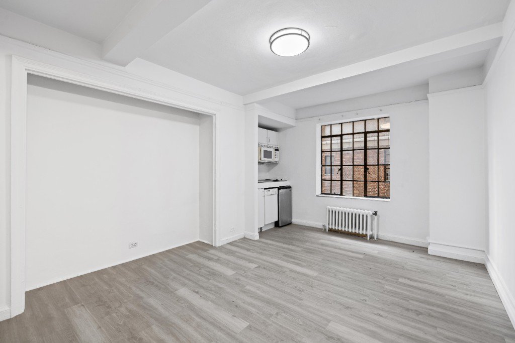 25 Tudor City Place, Unit 1810 photo 2