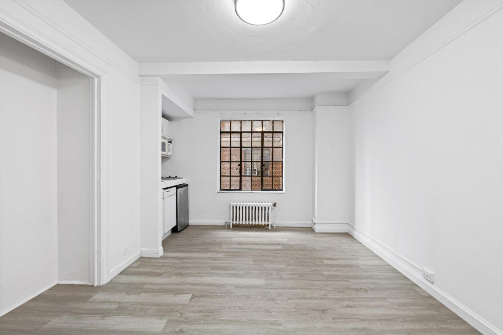 25 Tudor City Place, Unit 1810 photo 4