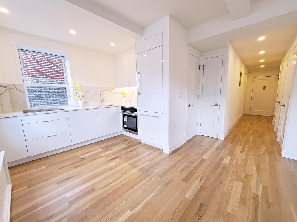 365 West 20th Street, Unit 6C photo 4