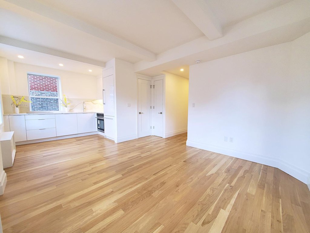 365 West 20th Street, Unit 6C photo 5