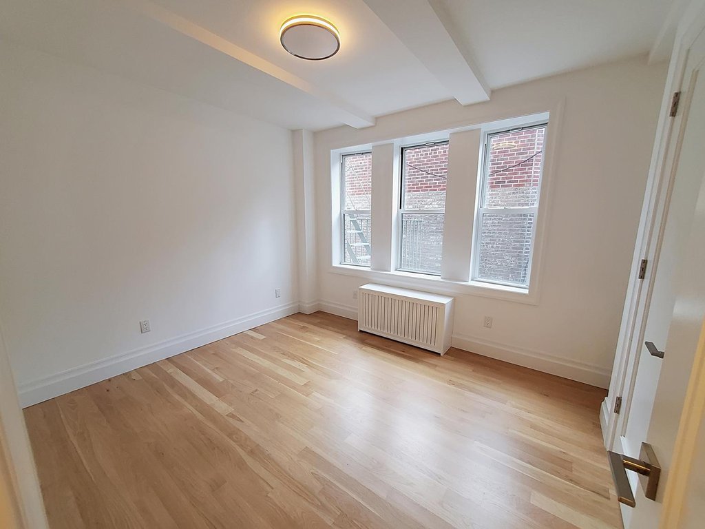 365 West 20th Street, Unit 6C photo 12
