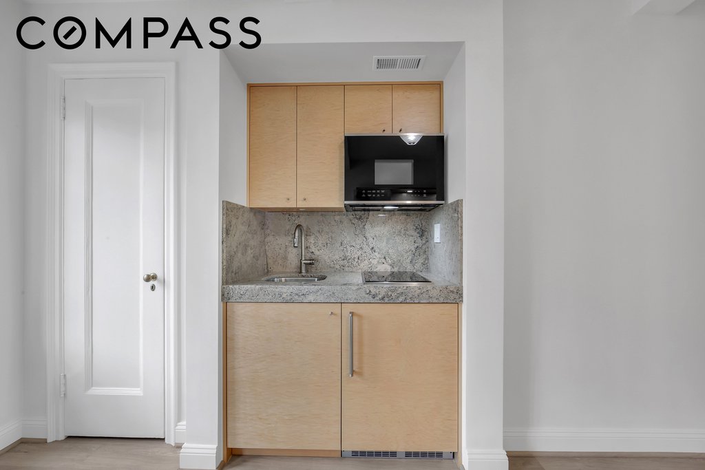 25 Tudor City Place, Unit 1103 photo 6