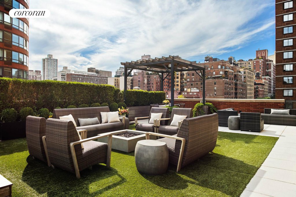 200 East 95th Street, Unit 8A photo 3