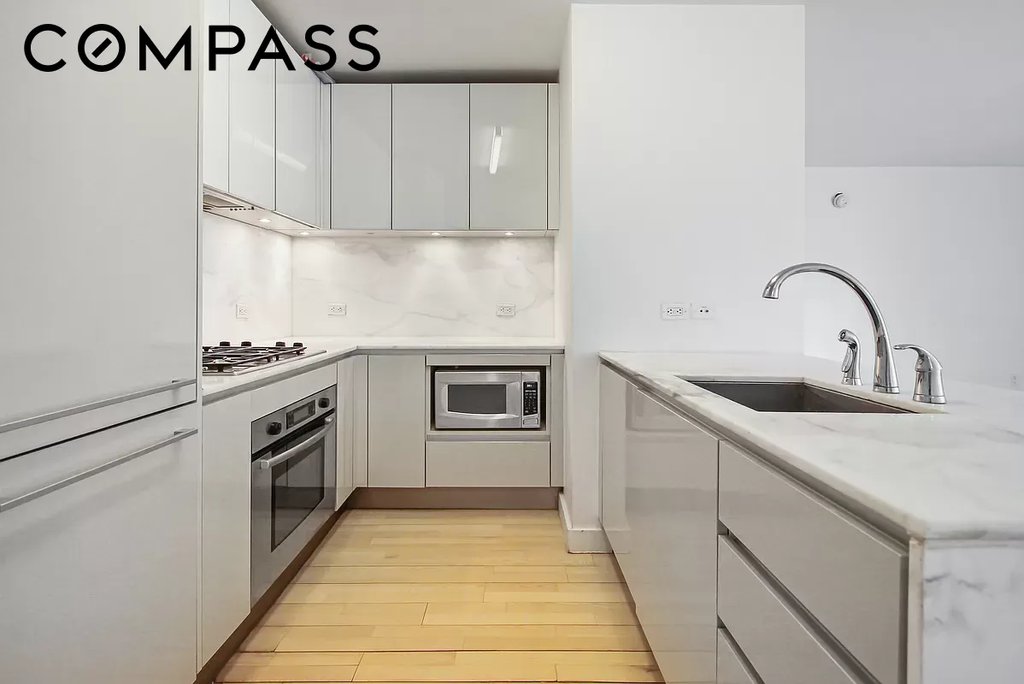 322 West 57th Street, Unit 38Q photo 3
