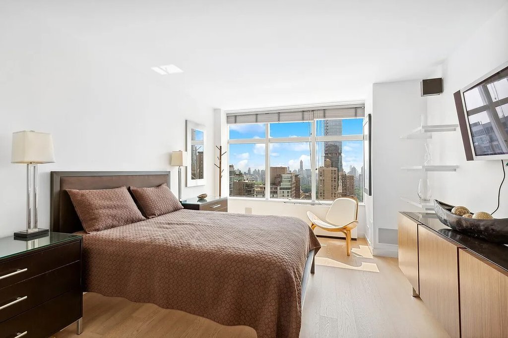 160 West 66th Street, Unit 37E photo 3