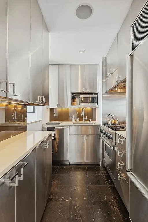 160 West 66th Street, Unit 37E photo 4