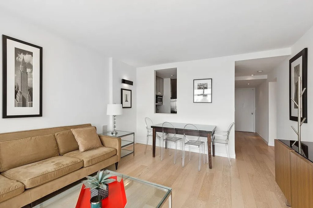 160 West 66th Street, Unit 37E photo 2