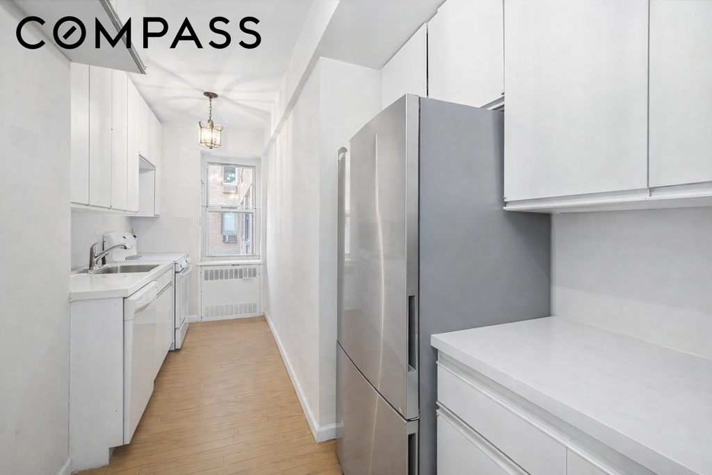 25 Sutton Place South, Unit 9R photo 3