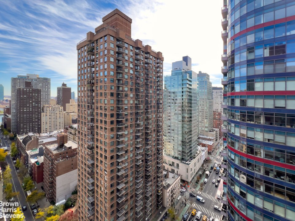 245 East 54th Street, Unit 27M photo 2