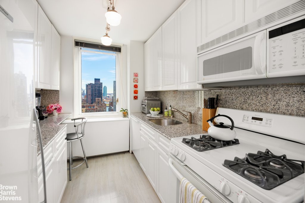 245 East 54th Street, Unit 27M photo 5