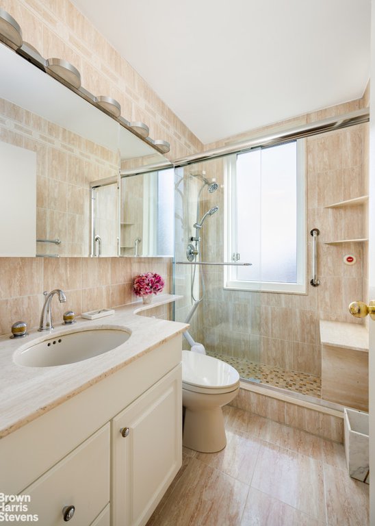 245 East 54th Street, Unit 27M photo 6
