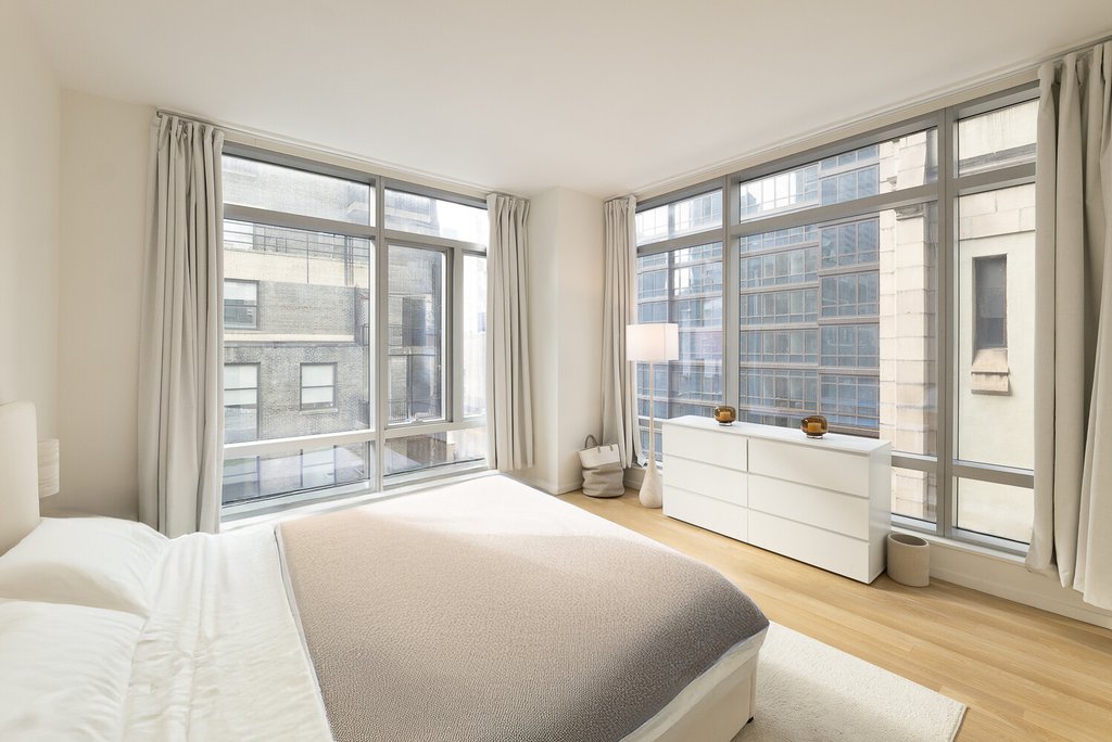 18 West 48th Street, Unit 18E photo 4