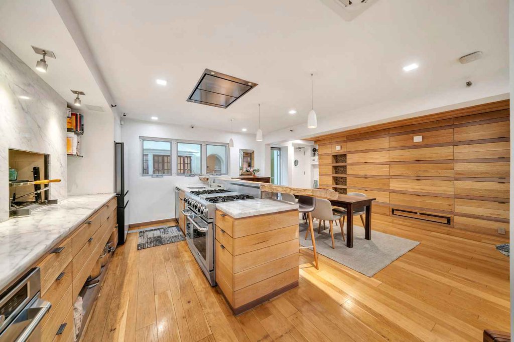 16 Minetta Lane – For Sale photo 7