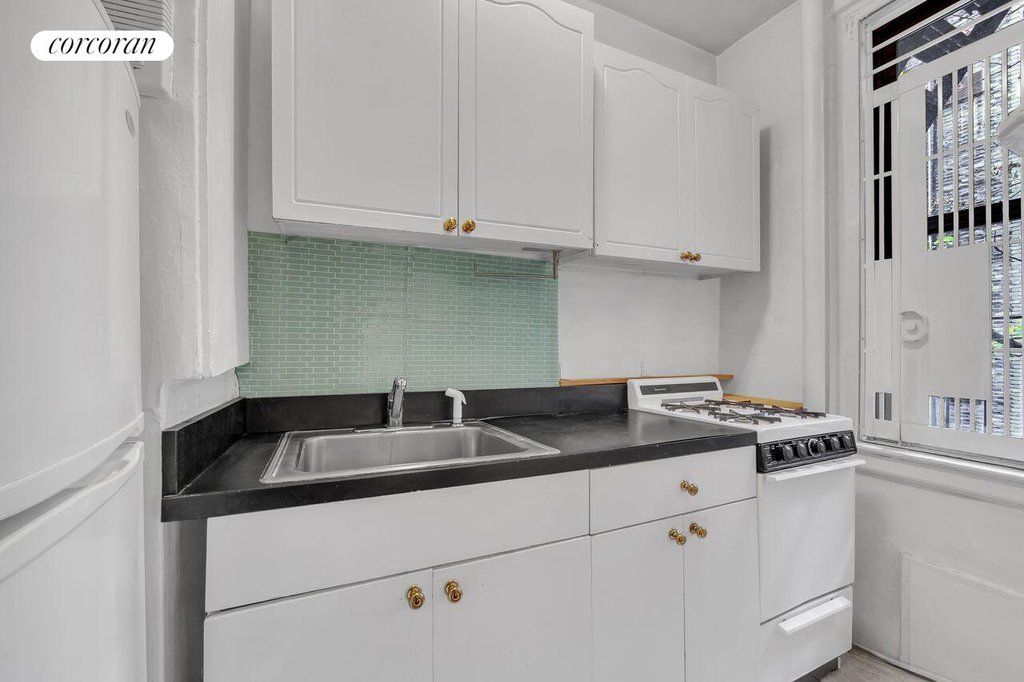 17 West 64th Street, Unit 2E photo 4