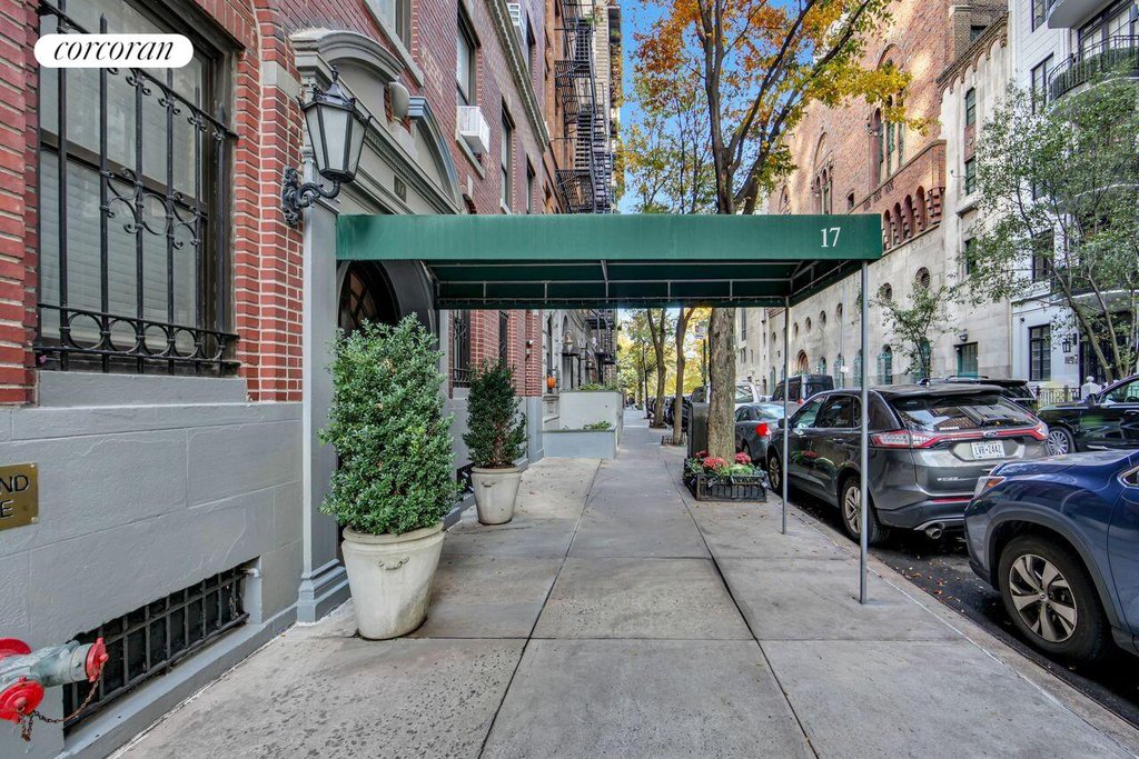17 West 64th Street, Unit 2E photo 5