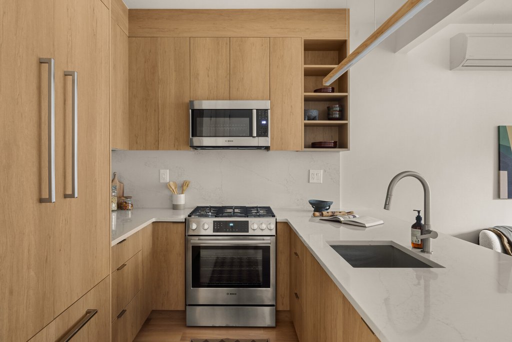 1230 Putnam Avenue, Unit 3 photo 4