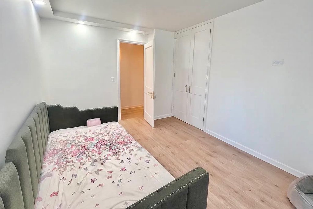 575 Grand Street, Unit E202 photo 7