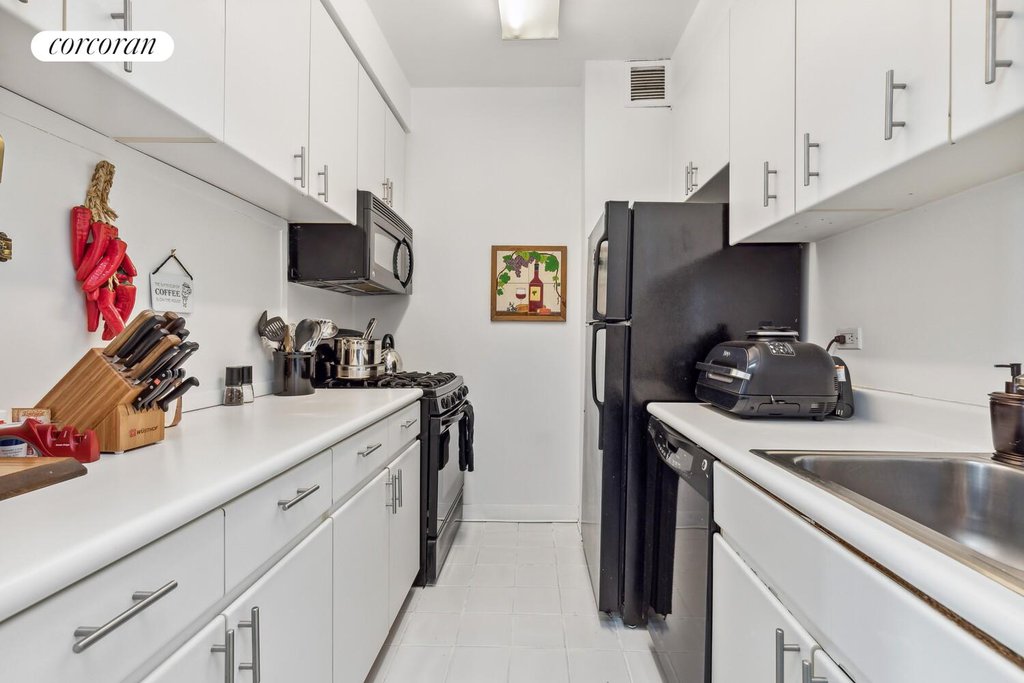 350 Albany Street, Unit 4R photo 6