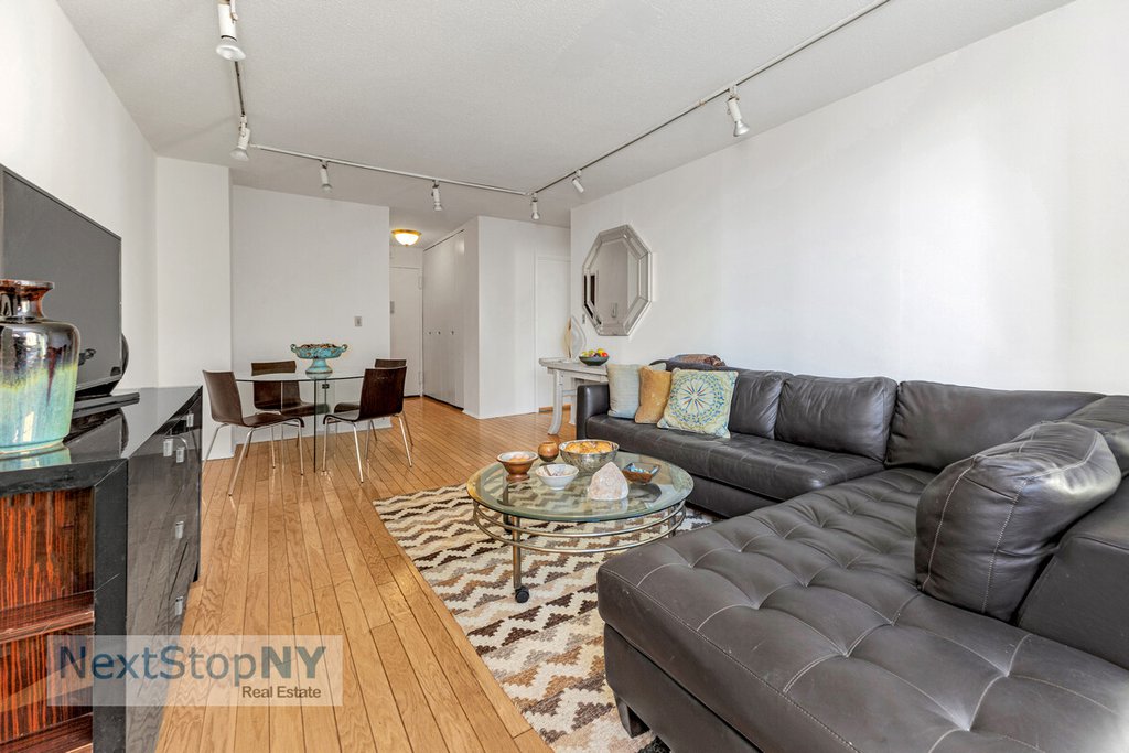 245 East 54th Street, Unit 17G photo 2