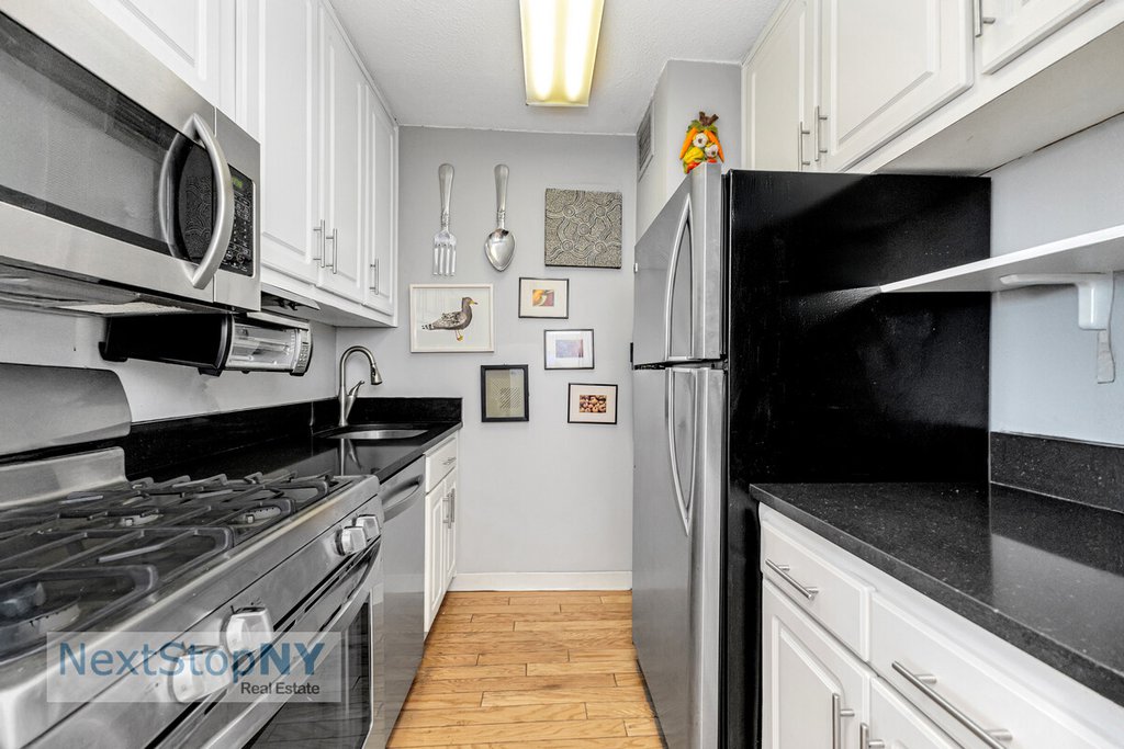 245 East 54th Street, Unit 17G photo 3