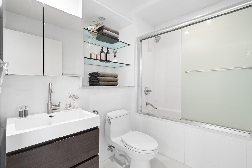 5-12 51st Avenue, Unit 3 photo 6