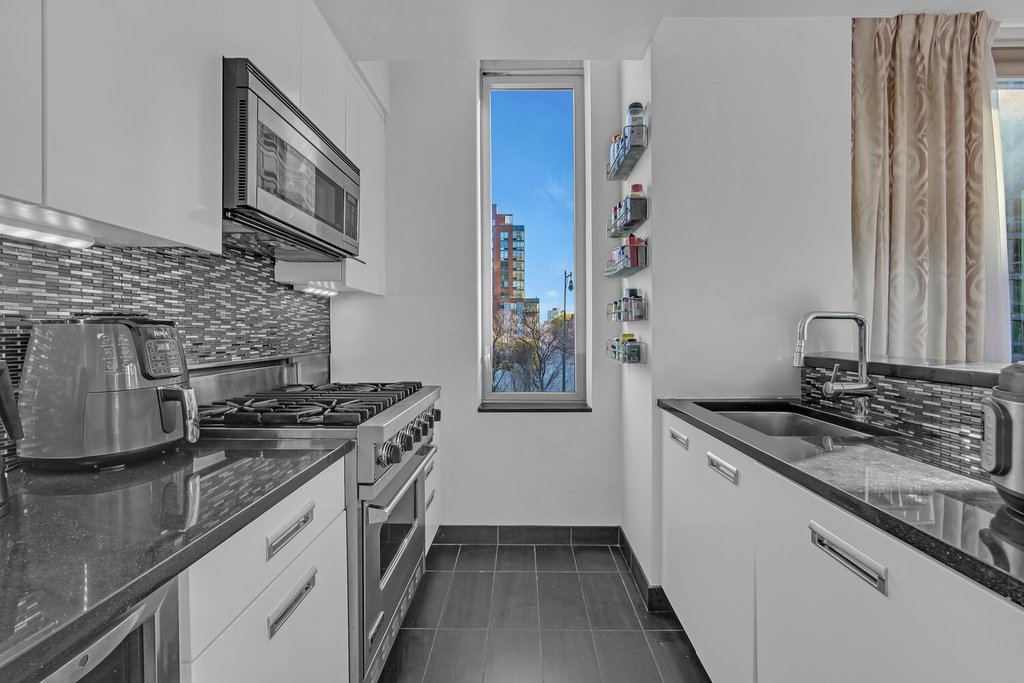 46-30 Center Boulevard, Unit 211