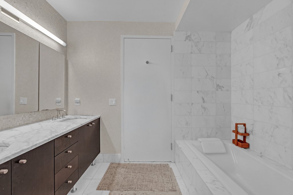 46-30 Center Boulevard, Unit 211 photo 10