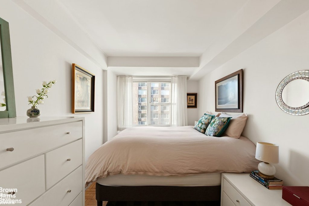 155 East 34th Street, Unit 15H photo 4