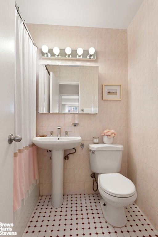 155 East 34th Street, Unit 15H photo 5