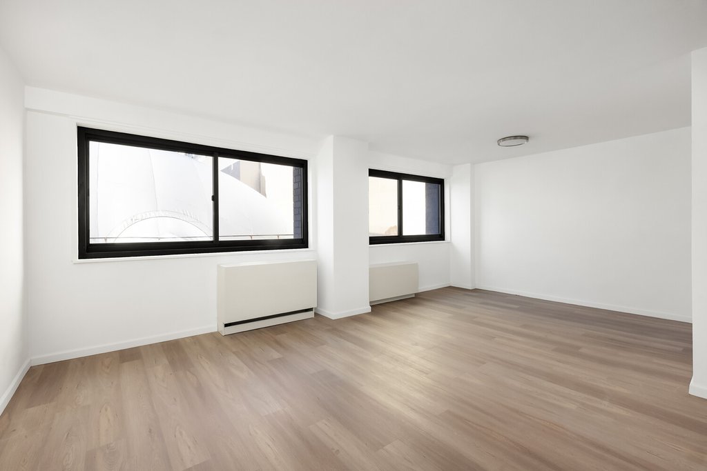 1725 York Avenue, Unit 4G photo 2