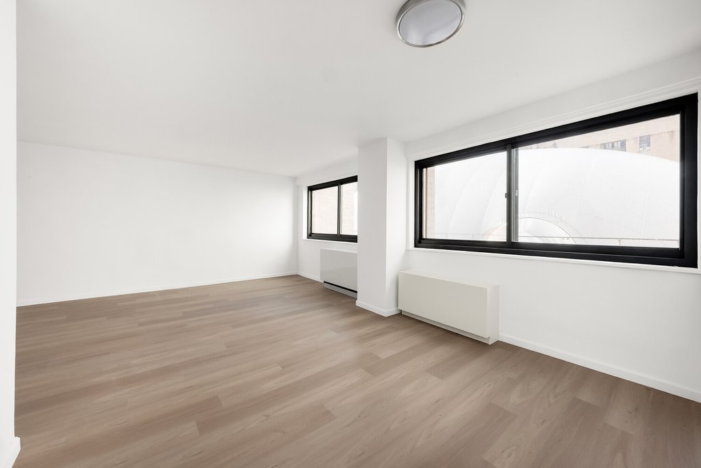 1725 York Avenue, Unit 4G photo 3