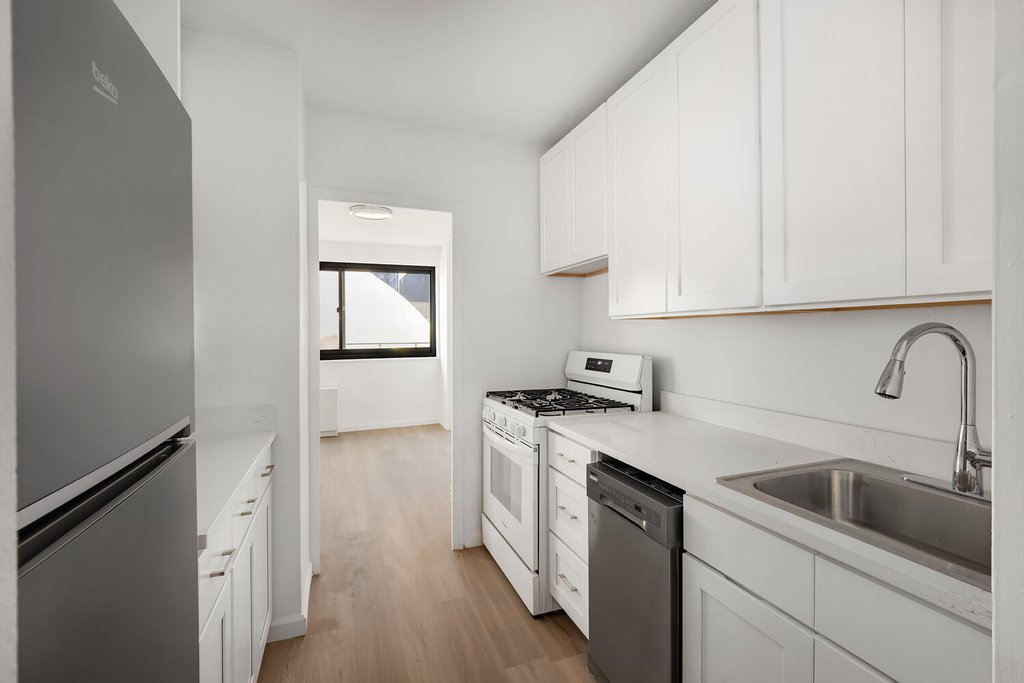 1725 York Avenue, Unit 4G photo 4